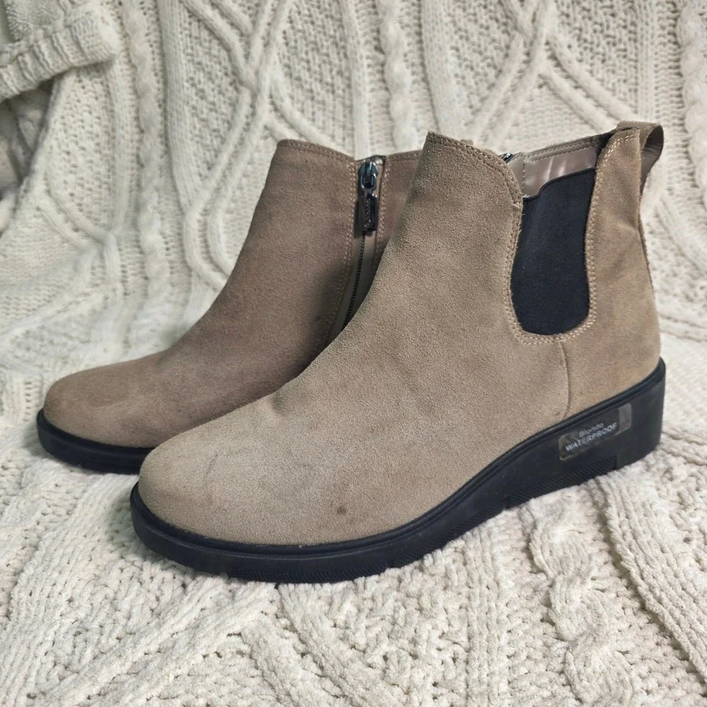 Blondo Waterproof Ankle Boots Chelsea Beige‎ Suede Zipper Wedge Womens 10 NEW